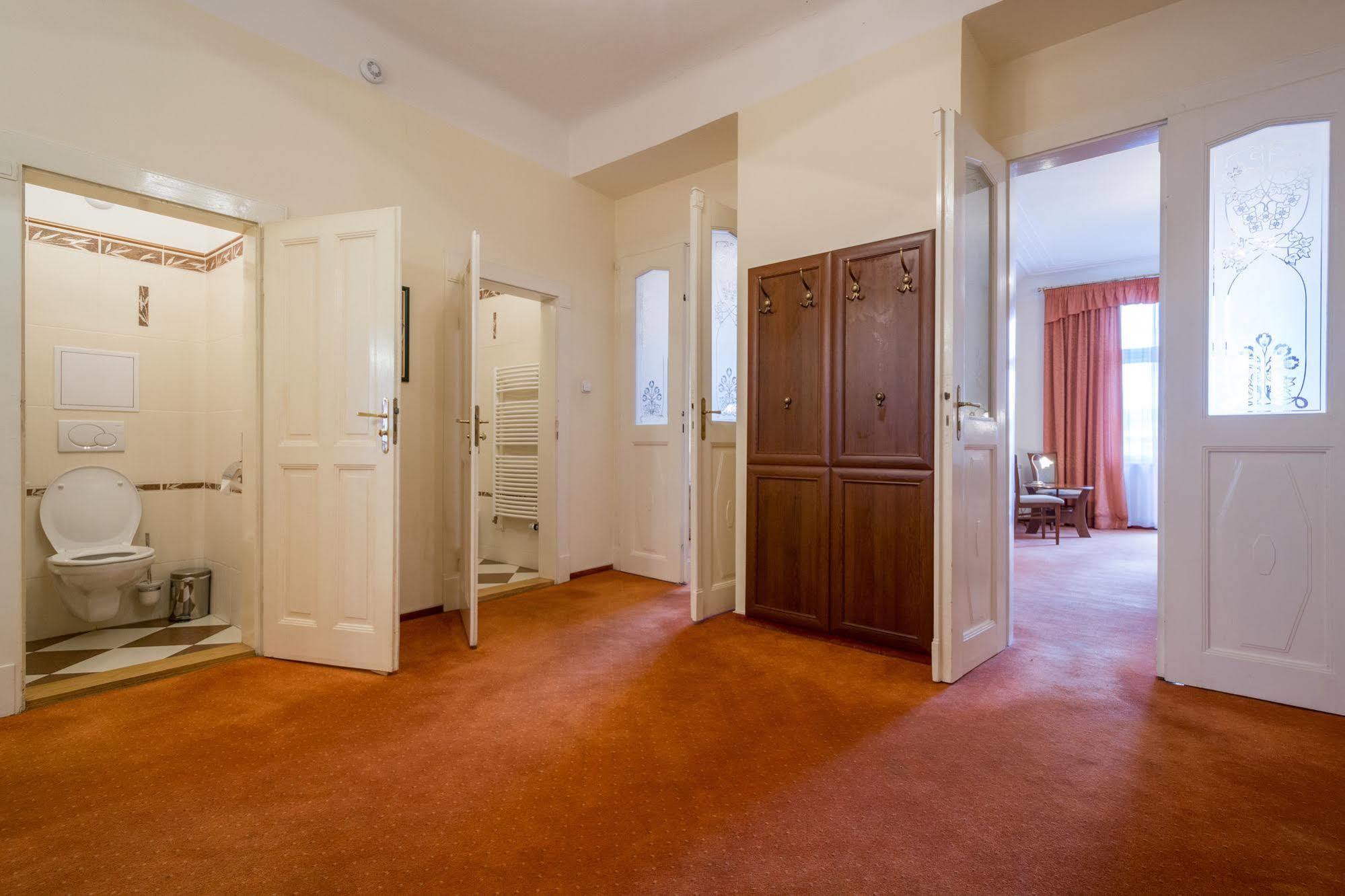 Hotel & Residence Royal Standard Прага Екстериор снимка