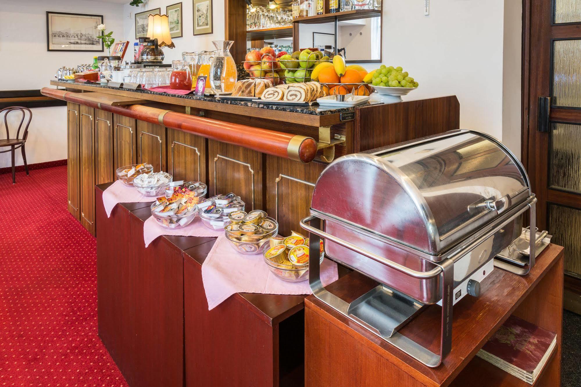 Hotel & Residence Royal Standard Прага Екстериор снимка
