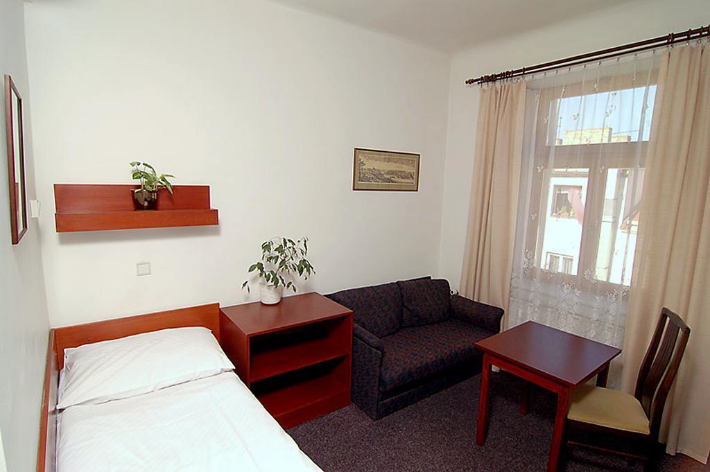 Hotel & Residence Royal Standard Прага Стая снимка