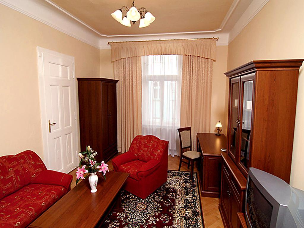 Hotel & Residence Royal Standard Прага Стая снимка
