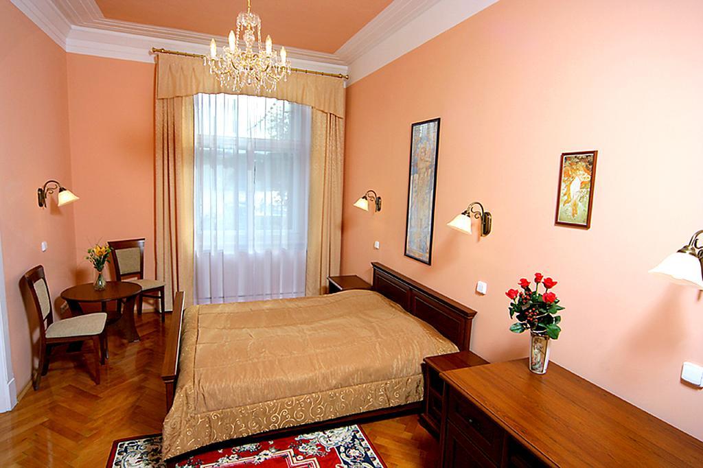 Hotel & Residence Royal Standard Прага Стая снимка