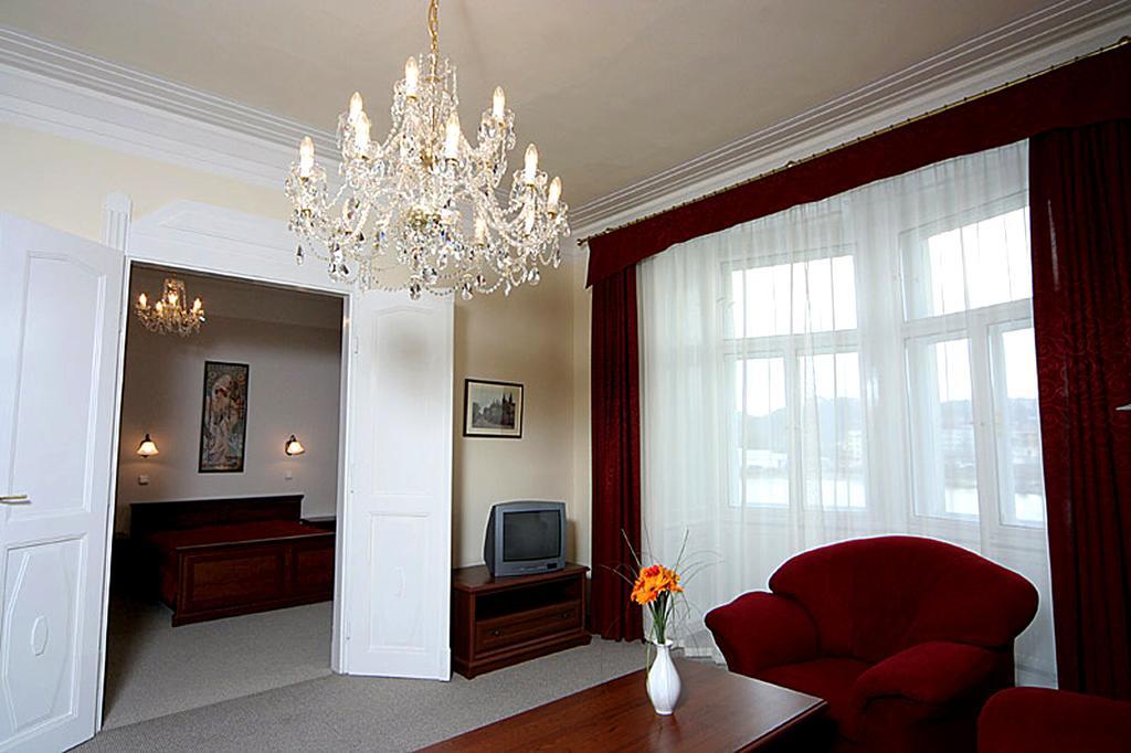Hotel & Residence Royal Standard Прага Стая снимка